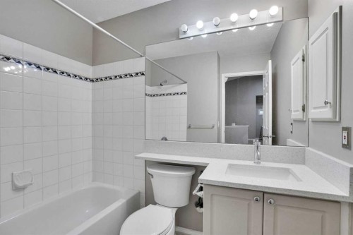 170 Citadel Gardens Nw, Calgary, AB - Indoor Photo Showing Bathroom