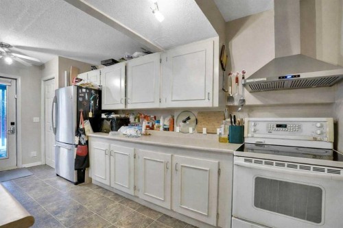 170 Citadel Gardens Nw, Calgary, AB - Indoor Photo Showing Kitchen