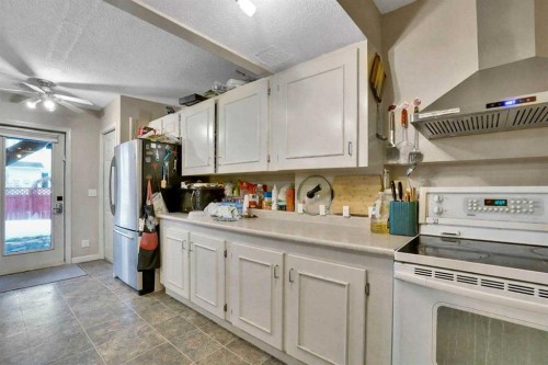 170 Citadel Gardens Nw, Calgary, AB - Indoor Photo Showing Kitchen
