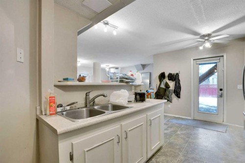 170 Citadel Gardens Nw, Calgary, AB - Indoor Photo Showing Kitchen With Double Sink