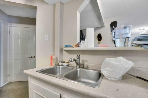 170 Citadel Gardens Nw, Calgary, AB - Indoor Photo Showing Kitchen With Double Sink
