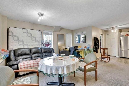 170 Citadel Gardens Nw, Calgary, AB - Indoor Photo Showing Living Room
