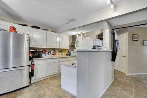 170 Citadel Gardens Nw, Calgary, AB - Indoor Photo Showing Kitchen