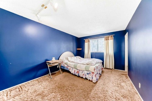 224 Berwick Way Nw, Calgary, AB - Indoor Photo Showing Bedroom