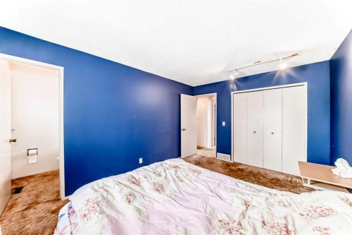 224 Berwick Way Nw, Calgary, AB - Indoor Photo Showing Bedroom