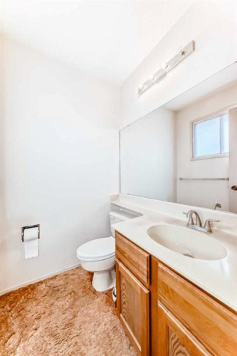 224 Berwick Way Nw, Calgary, AB - Indoor Photo Showing Bathroom