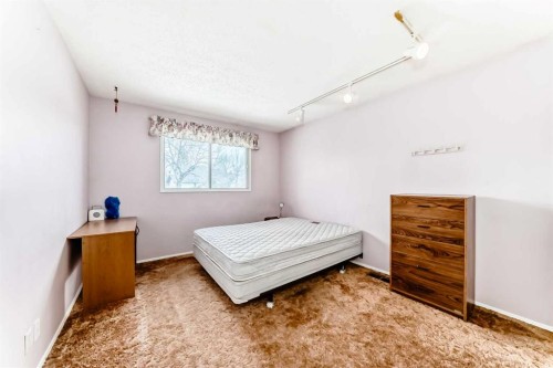 224 Berwick Way Nw, Calgary, AB - Indoor Photo Showing Bedroom
