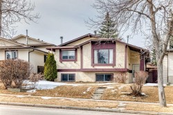 224 Berwick Way NW Calgary, AB T3K 1C1