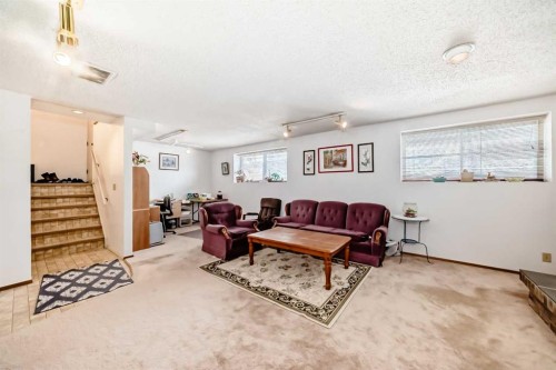 224 Berwick Way Nw, Calgary, AB - Indoor Photo Showing Other Room