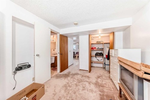 224 Berwick Way Nw, Calgary, AB - Indoor Photo Showing Other Room
