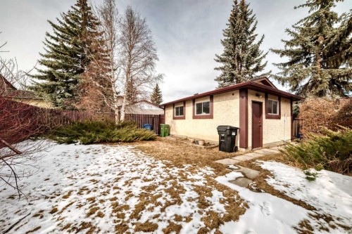 224 Berwick Way Nw, Calgary, AB - Outdoor