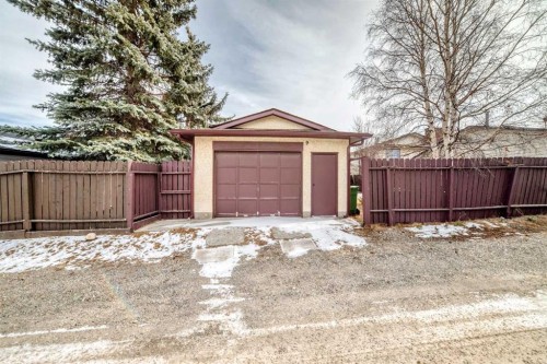 224 Berwick Way Nw, Calgary, AB - Outdoor