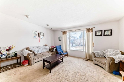224 Berwick Way Nw, Calgary, AB - Indoor Photo Showing Living Room