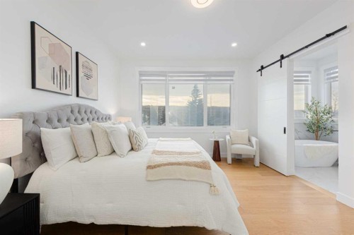 5003 21 Avenue Nw, Calgary, AB - Indoor Photo Showing Bedroom
