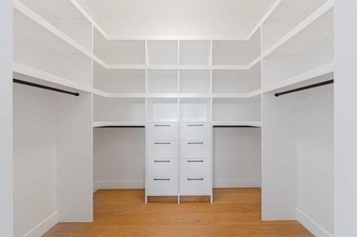 5003 21 Avenue Nw, Calgary, AB - Indoor With Storage