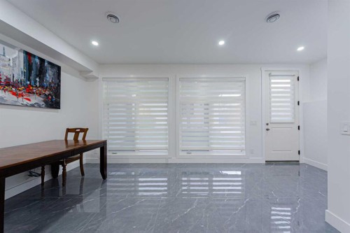 5003 21 Avenue Nw, Calgary, AB - Indoor Photo Showing Other Room