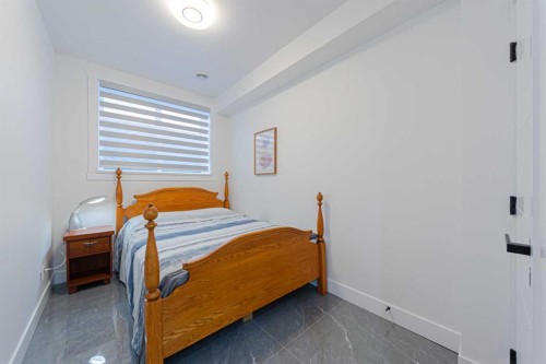 5003 21 Avenue Nw, Calgary, AB - Indoor Photo Showing Bedroom