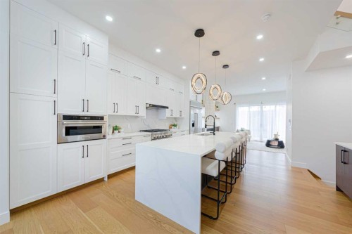5003 21 Avenue Nw, Calgary, AB - Indoor Photo Showing Kitchen With Upgraded Kitchen
