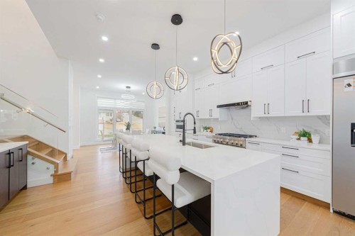 5003 21 Avenue Nw, Calgary, AB - Indoor Photo Showing Kitchen With Upgraded Kitchen