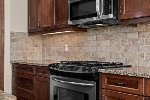 29 Royal Birkdale Drive Nw, Calgary, AB - Indoor Photo Showing Kitchen