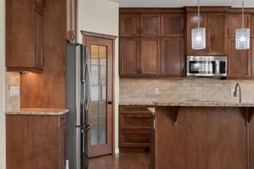 29 Royal Birkdale Drive Nw, Calgary, AB - Indoor Photo Showing Kitchen