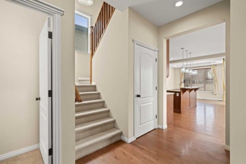 29 Royal Birkdale Drive Nw, Calgary, AB - Indoor Photo Showing Other Room
