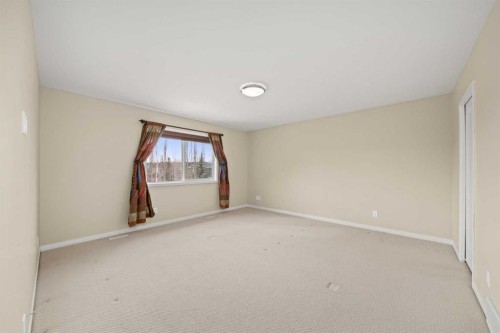 29 Royal Birkdale Drive Nw, Calgary, AB - Indoor Photo Showing Other Room