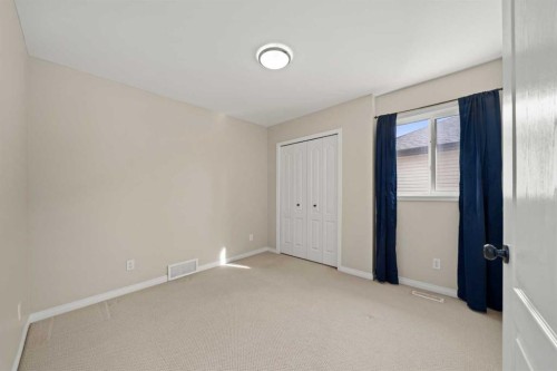 29 Royal Birkdale Drive Nw, Calgary, AB - Indoor Photo Showing Other Room