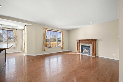 29 Royal Birkdale Drive Nw, Calgary, AB - Indoor Photo Showing Living Room With Fireplace
