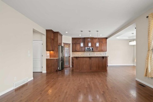 29 Royal Birkdale Drive Nw, Calgary, AB - Indoor Photo Showing Kitchen