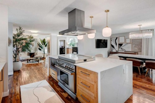 38 Lissington Drive Sw, Calgary, AB - Indoor Photo Showing Kitchen