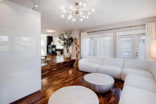 38 Lissington Drive Sw, Calgary, AB - Indoor Photo Showing Living Room
