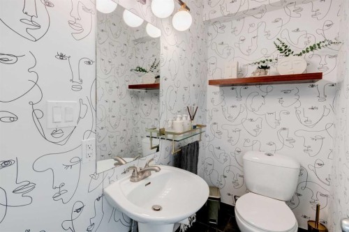 38 Lissington Drive Sw, Calgary, AB - Indoor Photo Showing Bathroom