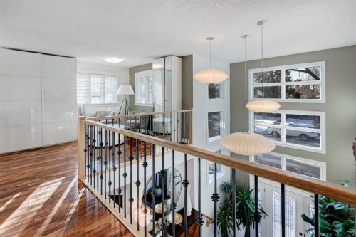 38 Lissington Drive Sw, Calgary, AB - Indoor Photo Showing Other Room