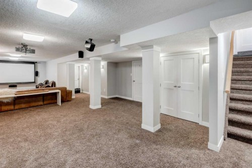 38 Lissington Drive Sw, Calgary, AB - Indoor Photo Showing Other Room