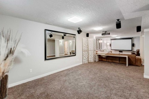 38 Lissington Drive Sw, Calgary, AB - Indoor Photo Showing Other Room