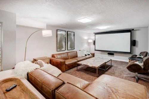 38 Lissington Drive Sw, Calgary, AB - Indoor