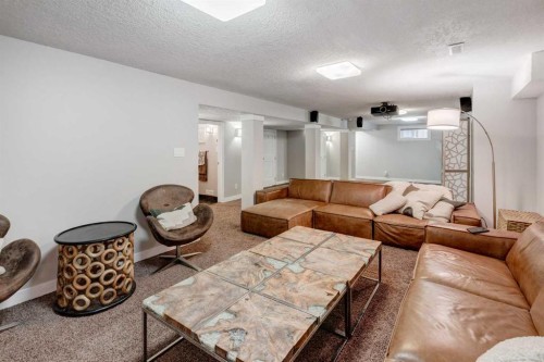 38 Lissington Drive Sw, Calgary, AB - Indoor Photo Showing Living Room