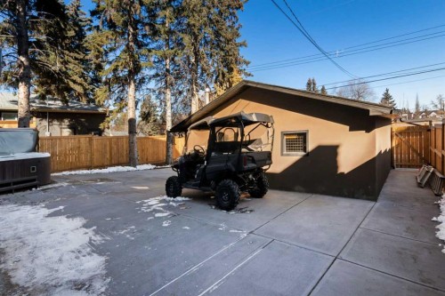 38 Lissington Drive Sw, Calgary, AB - Outdoor