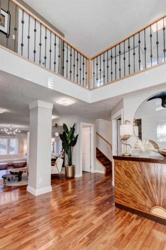 38 Lissington Drive Sw, Calgary, AB - Indoor Photo Showing Other Room