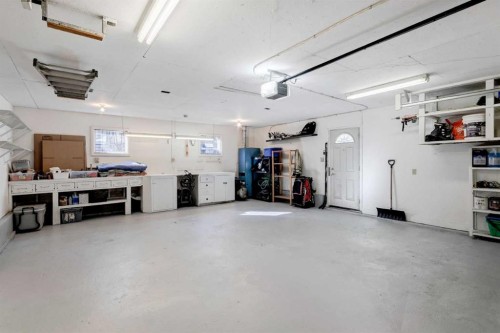 38 Lissington Drive Sw, Calgary, AB - Indoor Photo Showing Garage