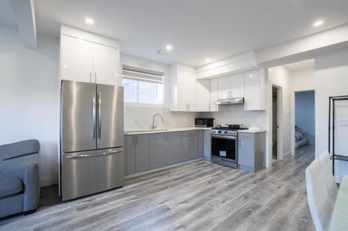 321 Kinniburgh Cove, Chestermere, AB - Indoor Photo Showing Kitchen With Upgraded Kitchen