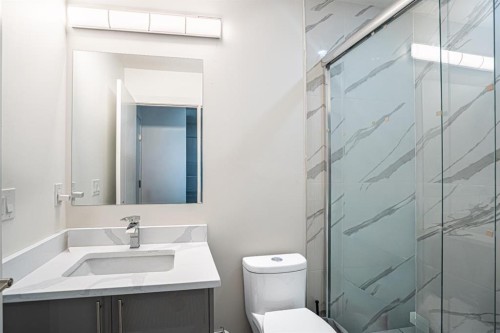 321 Kinniburgh Cove, Chestermere, AB - Indoor Photo Showing Bathroom
