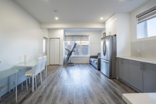 321 Kinniburgh Cove, Chestermere, AB - Indoor Photo Showing Other Room