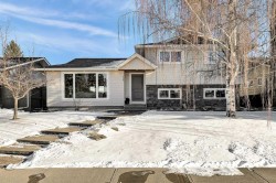928 Lake Twintree Crescent SE Calgary, AB T2J 2W3