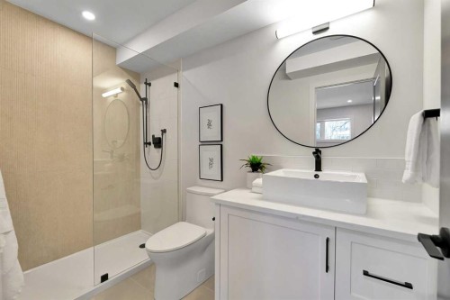 928 Lake Twintree Crescent Se, Calgary, AB - Indoor Photo Showing Bathroom