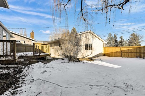 928 Lake Twintree Crescent Se, Calgary, AB - Outdoor