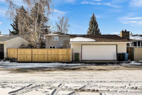 928 Lake Twintree Crescent Se, Calgary, AB - Outdoor