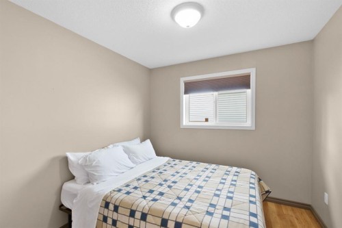 29 Sandpiper Drive, Didsbury, AB - Indoor Photo Showing Bedroom
