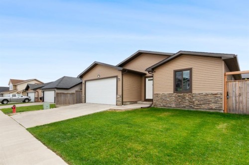 29 Sandpiper Drive, Didsbury, AB - Outdoor